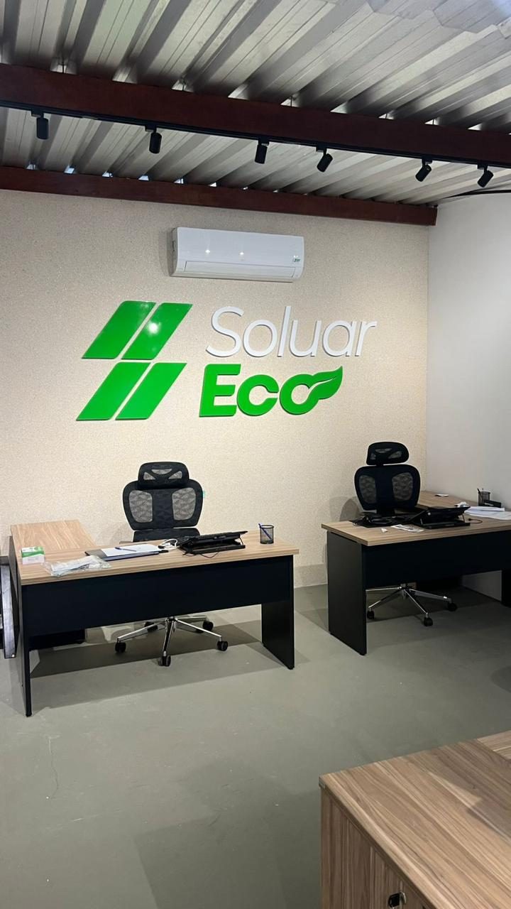 Escritório da Soluar Eco em Praia Grande com o logo na parede